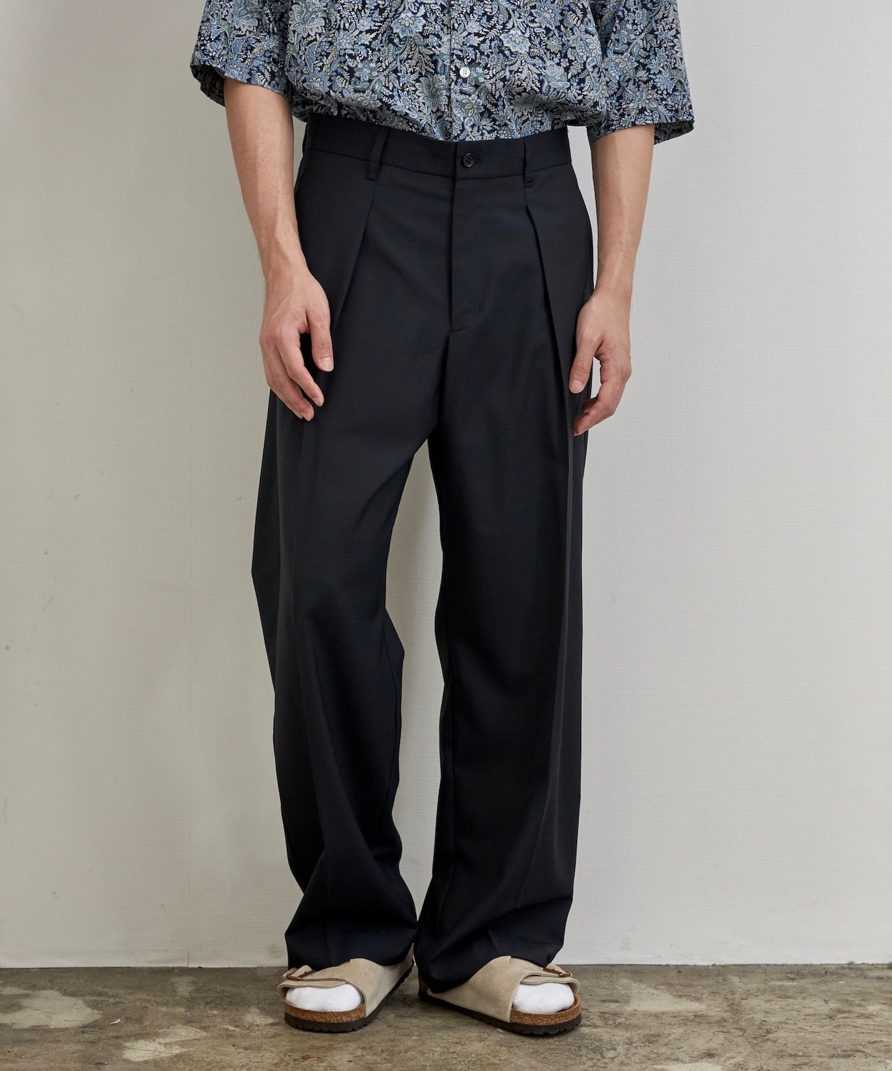 TROPICAL T/W TUCK PANTS / トロピカルT/Wタックパンツ (NAVY) | KICS