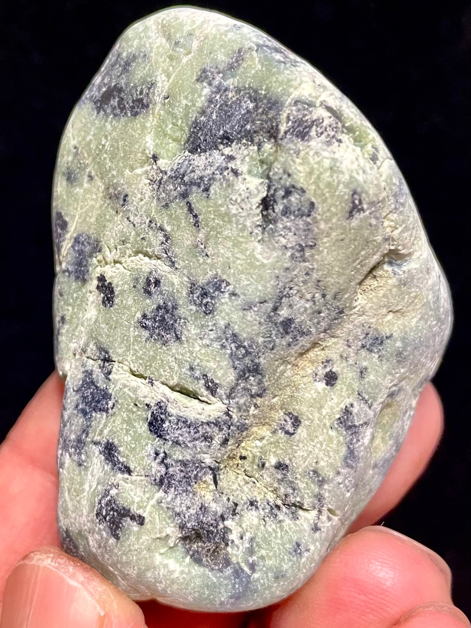 2) 日本人の「心」に寄り添う御守り!新たな自分自身への成長「糸魚川蛇紋岩」サーペンティン・中型