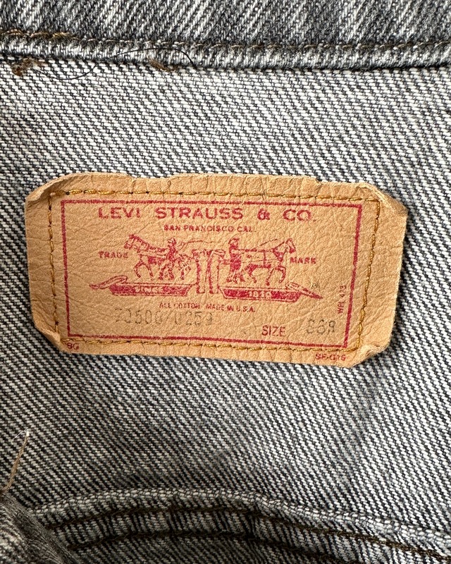-Levi's- Vintage 80s 36R 70506-0259 Black Denim Jacket made in USA