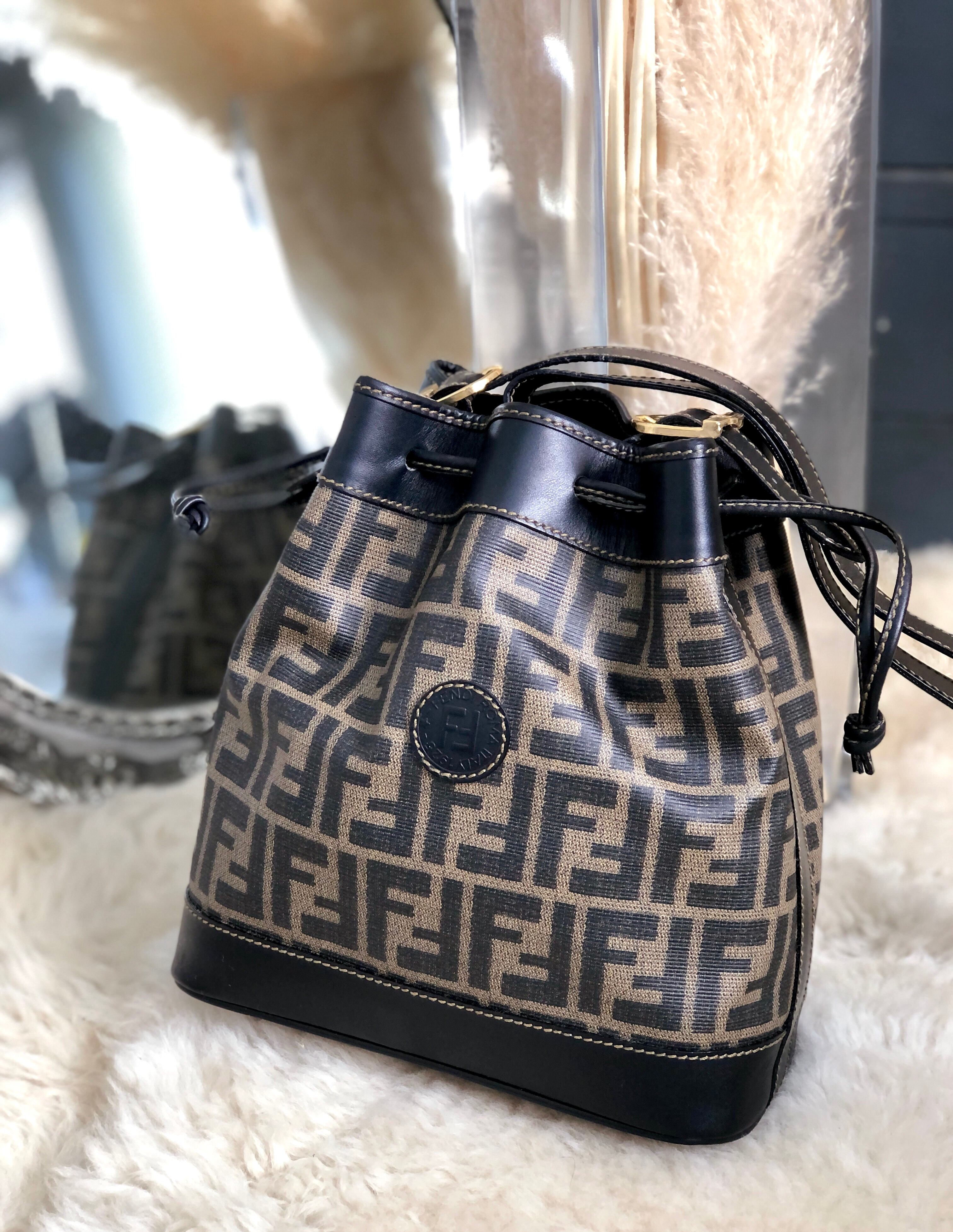 FENDI フェンディ ズッカ ショルダーバッグ 巾着 ドローストリング