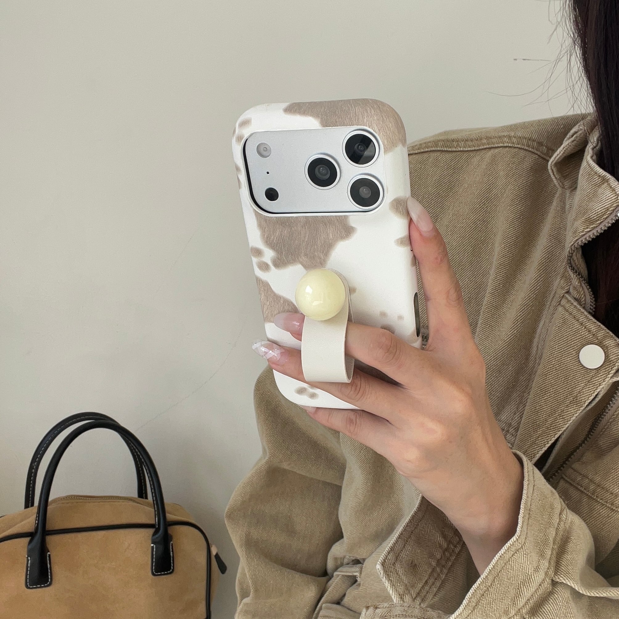 牛柄 iPhone 17 16 15 14 ケース かわいい ストラップ付き PUレザー