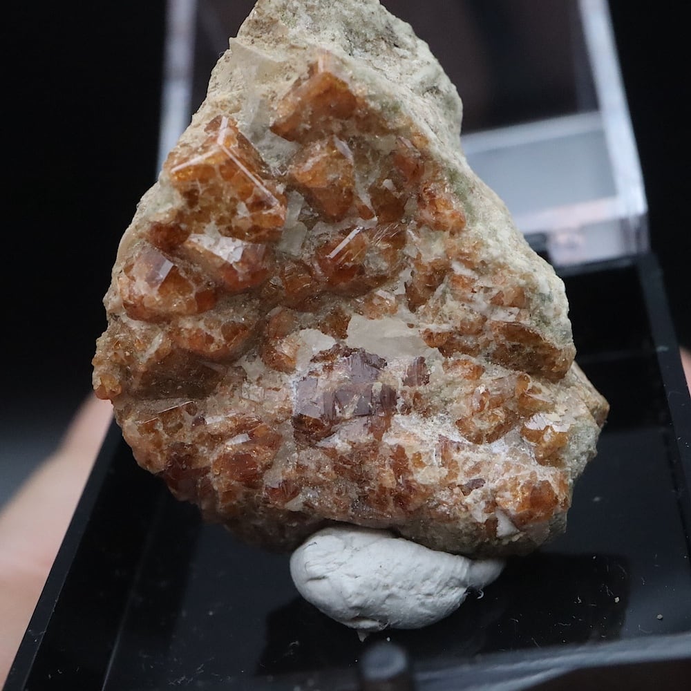 自主採掘！カリフォルニア産 グロッシュラー ガーネット 12.2g GN364