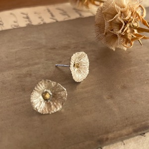 Scabiosa スカビオサ種ひとつピアス（silver）/ YUKIKO MATSUI