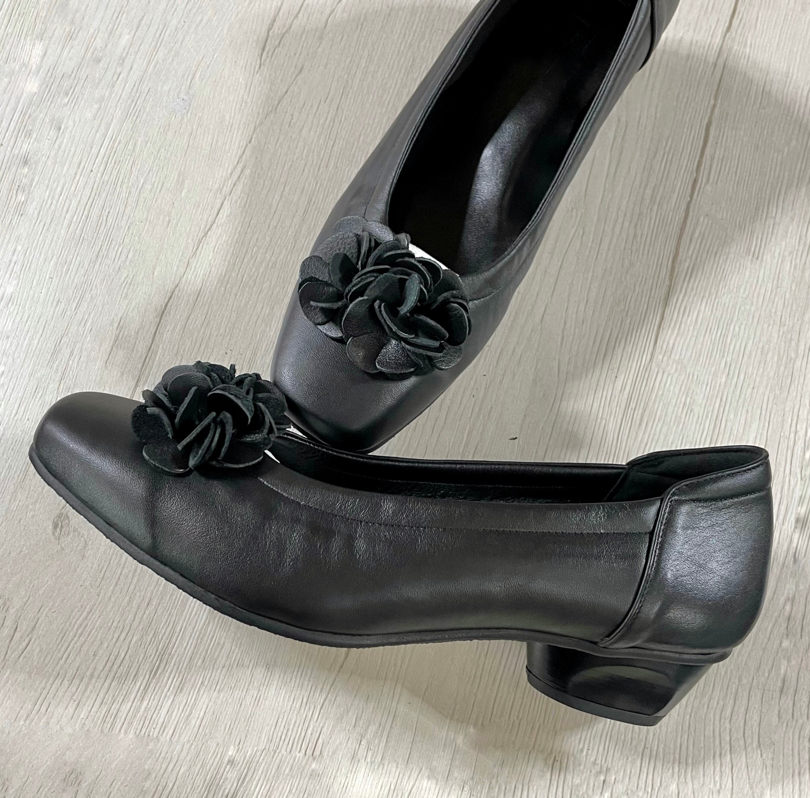 シャーリングスクエアトゥパンプス