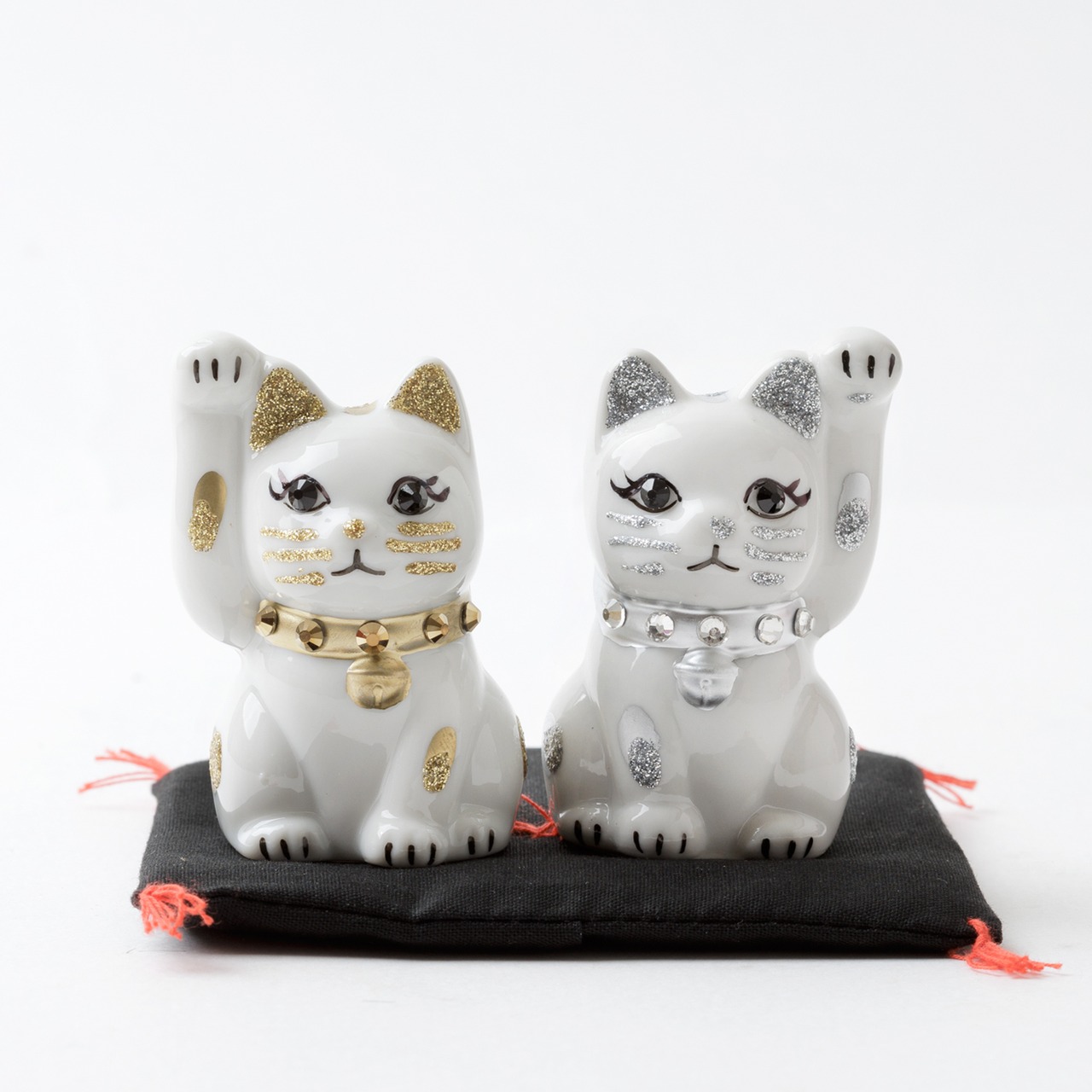 幸運招き猫 / ペア猫 / Sサイズ / 座布団付き / 白(WHITE) - 1