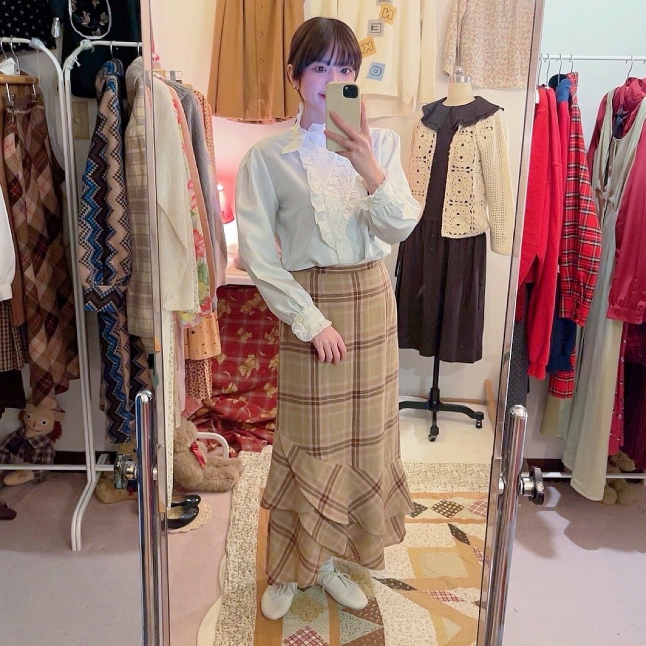 triangle frill mini scarf white blouse