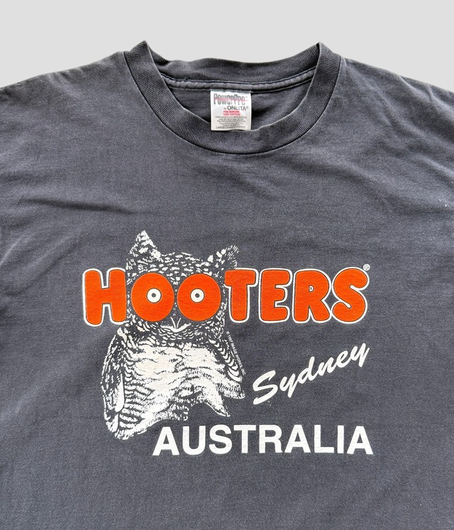 -HOOTERS- Vintage 90s L Print T-shirt