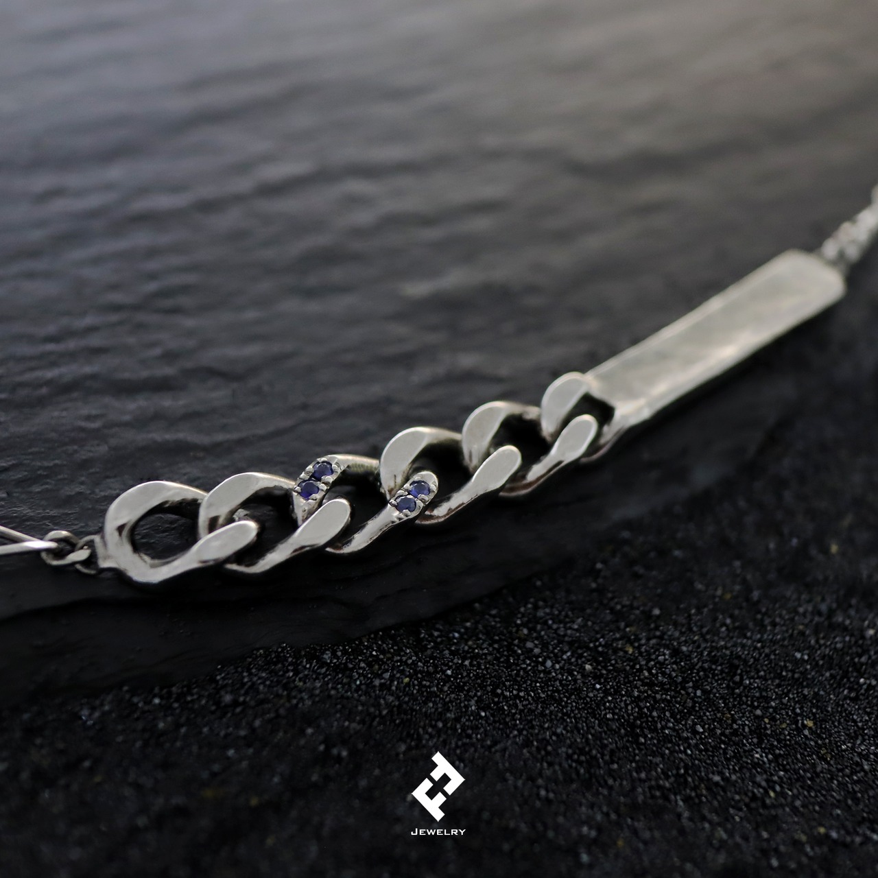 +cadenas・ バーネックレス (black+sapphire)