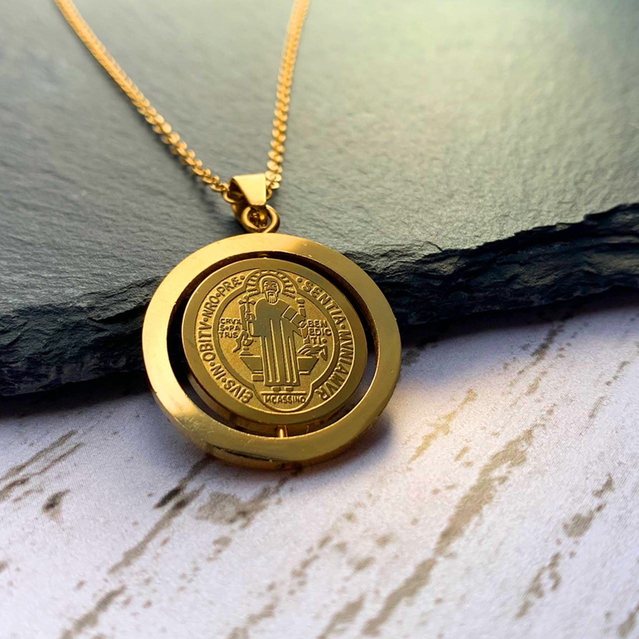 ベネディクトローテイトコインネックレス ゴールド