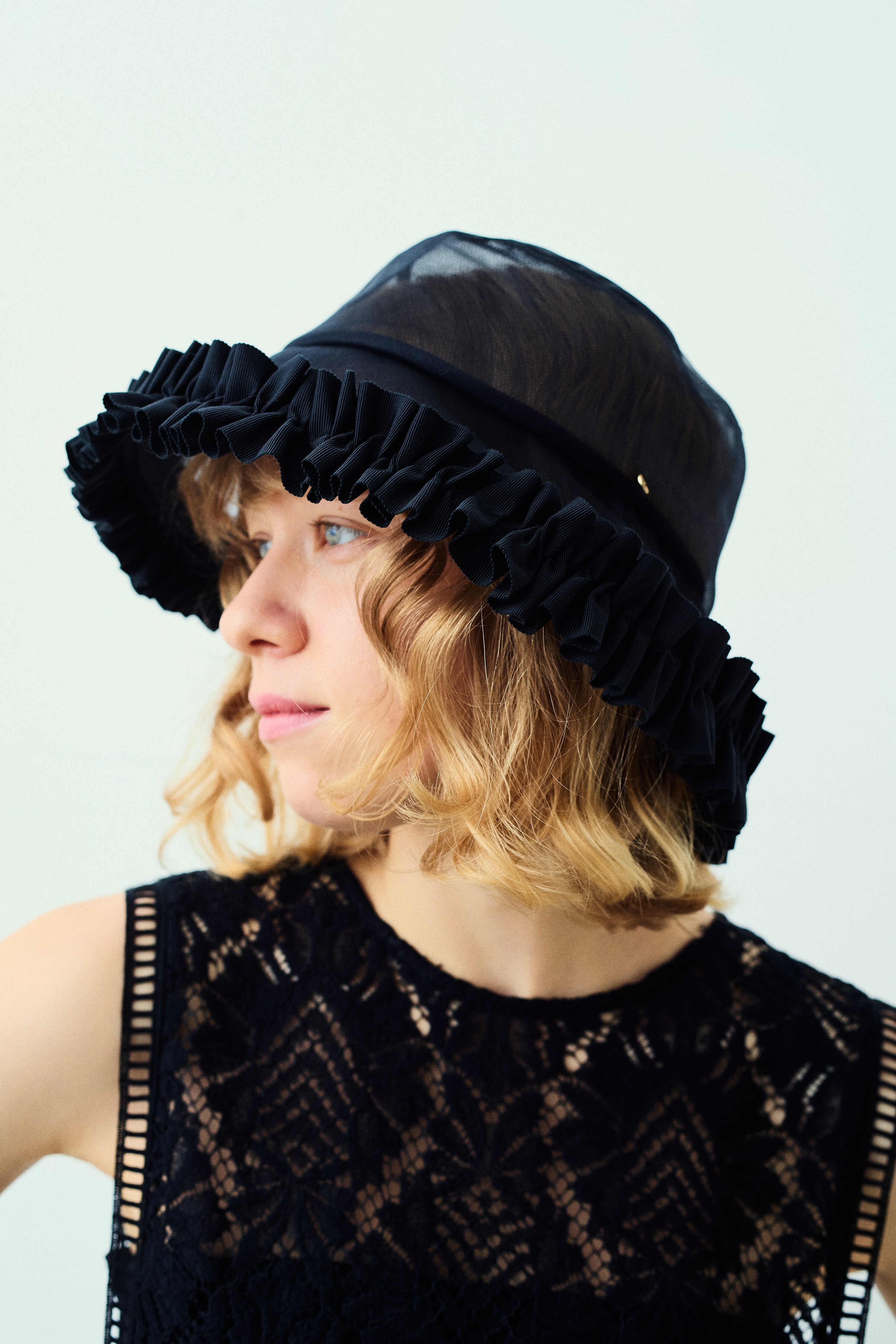 Mia Hat & Accessory