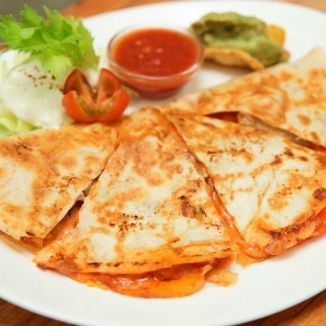 お試しセット とろ りチーズのメキシコ風ホットサンド ケサディーヤ エビ チキン ハラペーニョ 冷蔵 新鮮野菜のサルサ付き メキシコ料理屋 ナスカ マルガ お試しセット とろ りチーズのメキシコ風ホットサンド ケサディーヤ エビ チキン ハラペーニョ 冷蔵 新鮮野菜のサルサ付き メキシコ料理屋 ナスカ マルガ