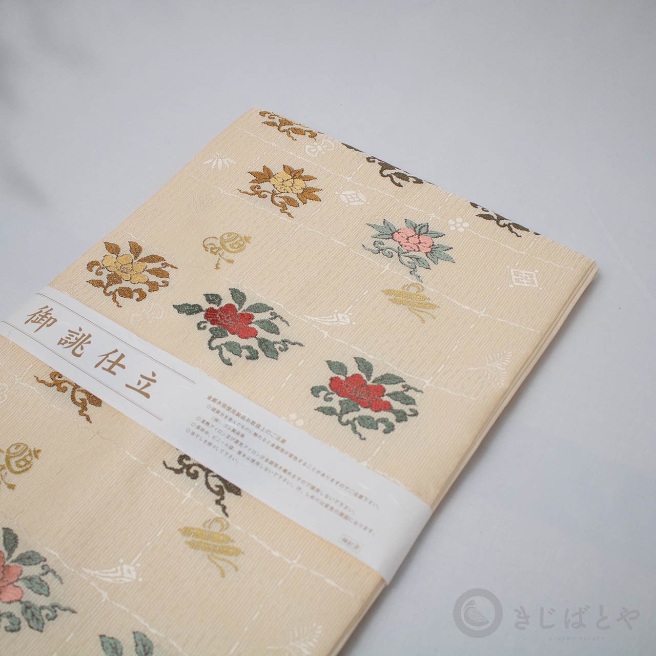 正絹 麹色に花のなごや