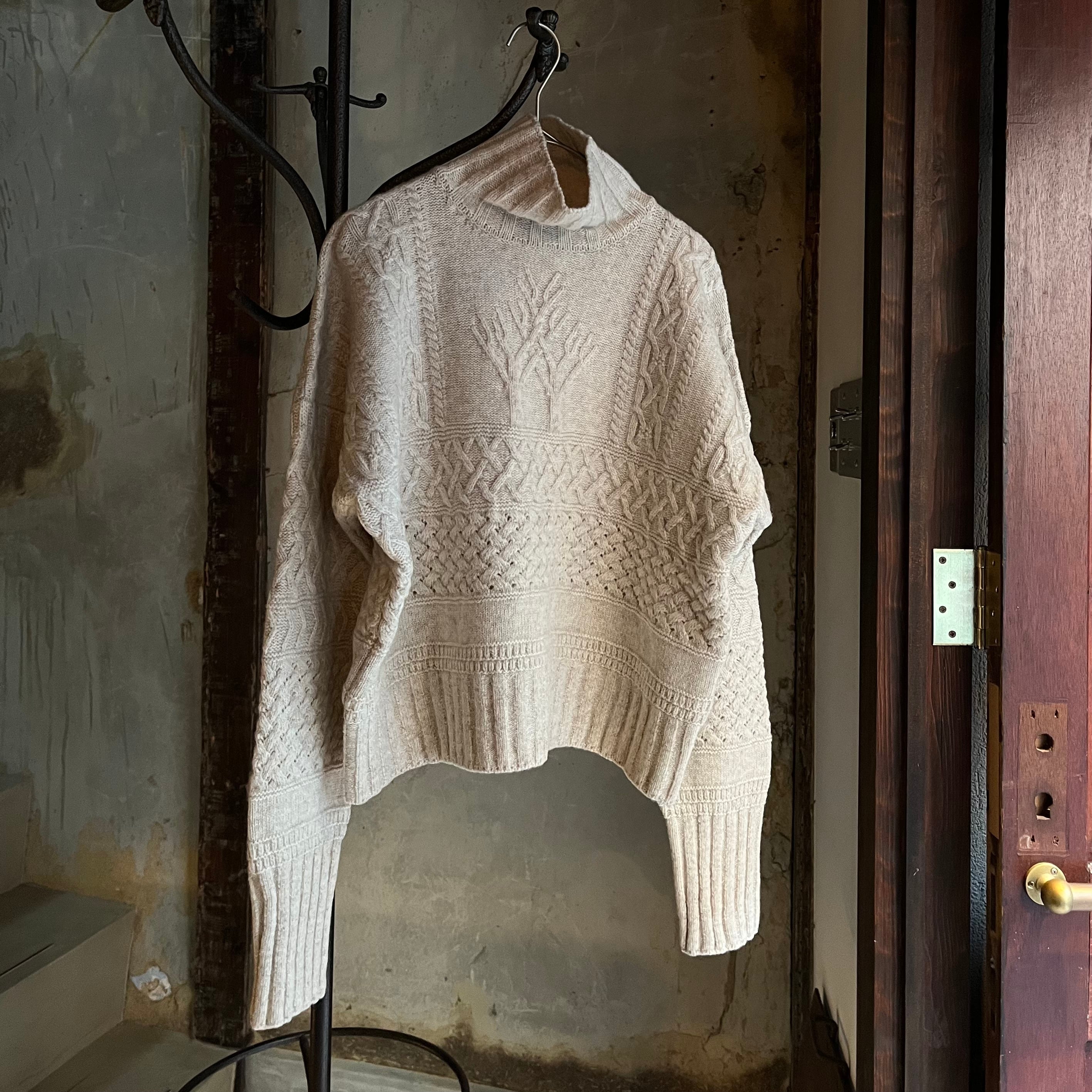 美品　ASEEDONCLOUD（アシードンクラウド）セーター ものがたりのはじまりを予感させるニット。ASEEDONCLOUD(アシードン