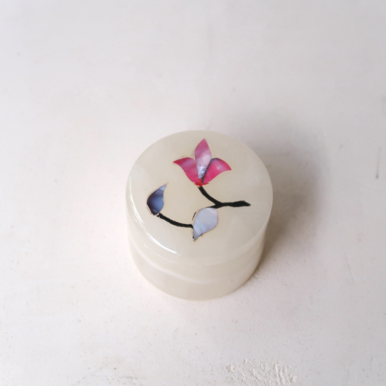 オニキスにピンクのお花のケース