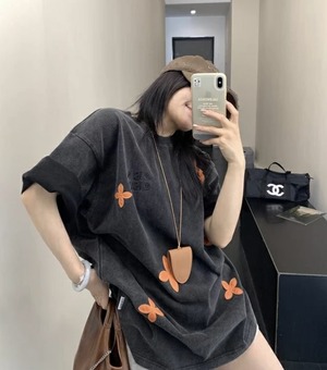 OISIS022 ダメージレザーパッチ刺繍Tシャツ