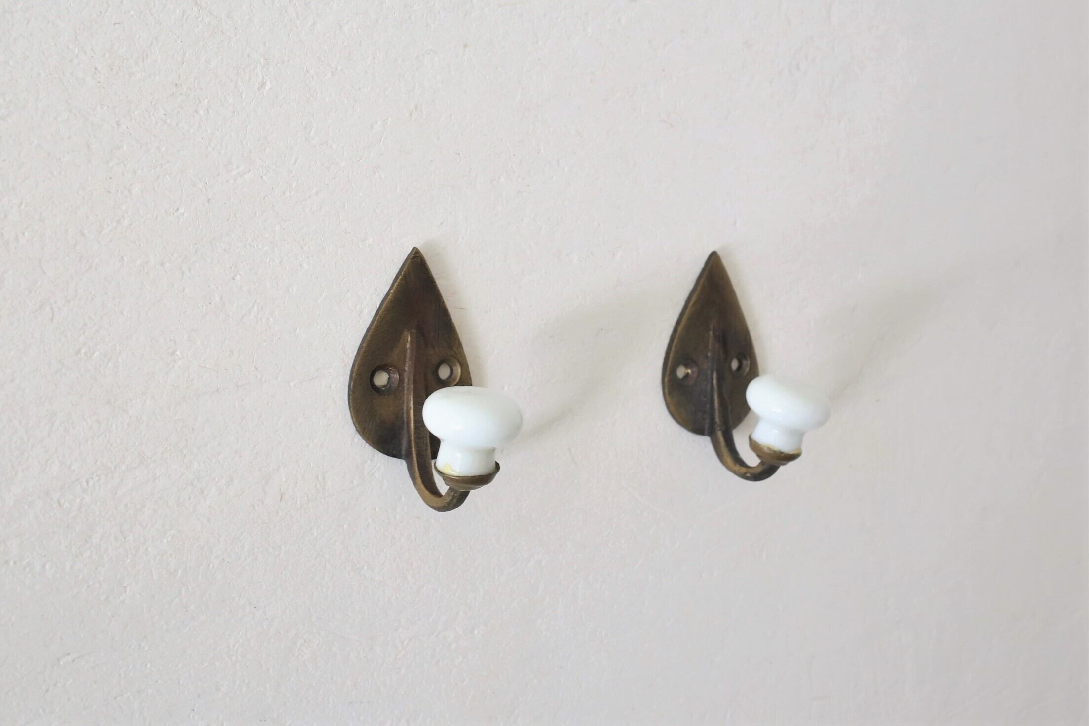 フランス 小さなフック2個セット (金属×陶器) N-03580