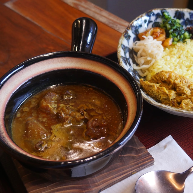 味噌で仕立てた牛すじカレー