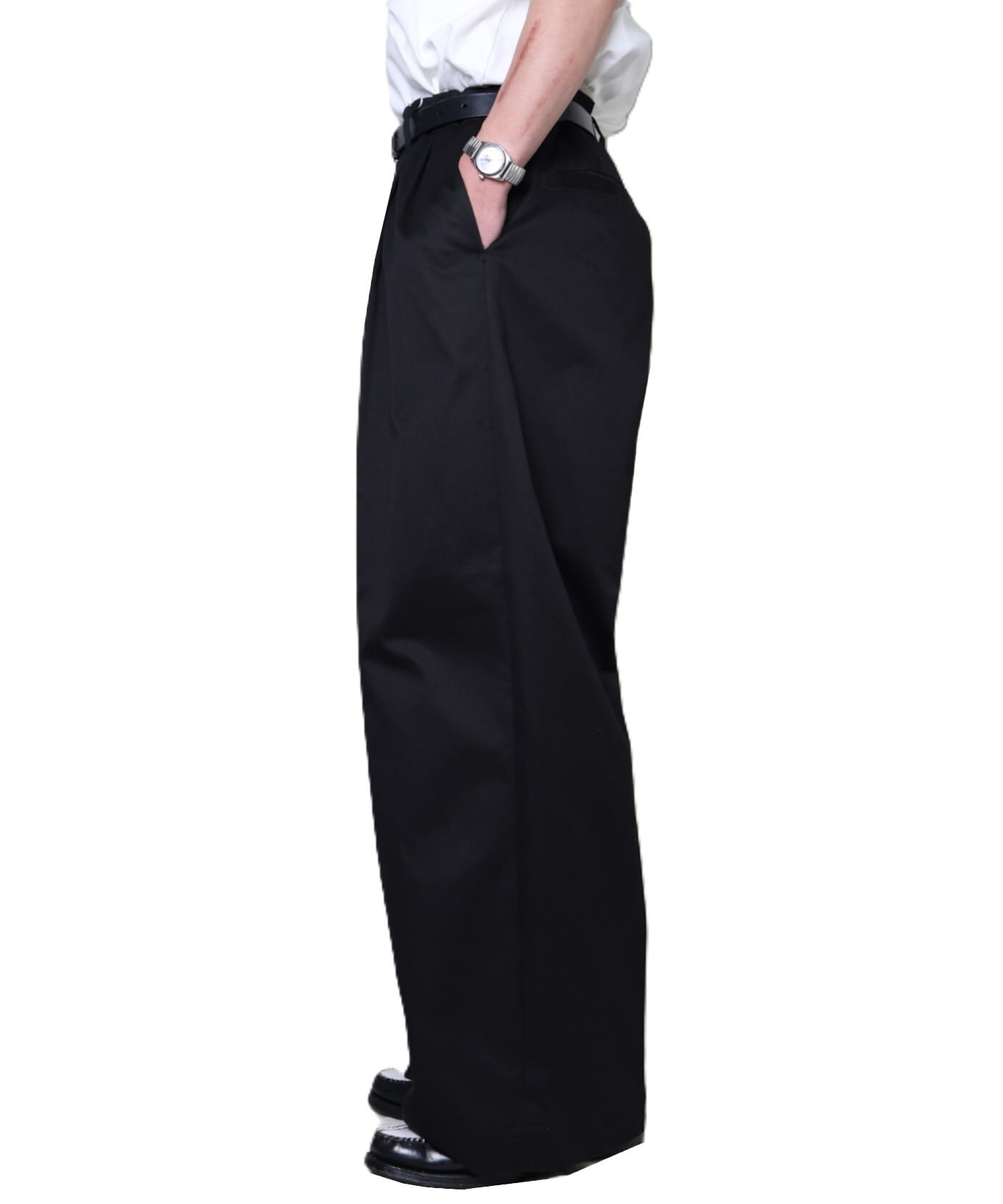 UNIVERSAL PRODUCTS. / 253-60502 2TUCK WIDE CHINO TROUSERS (BLACK