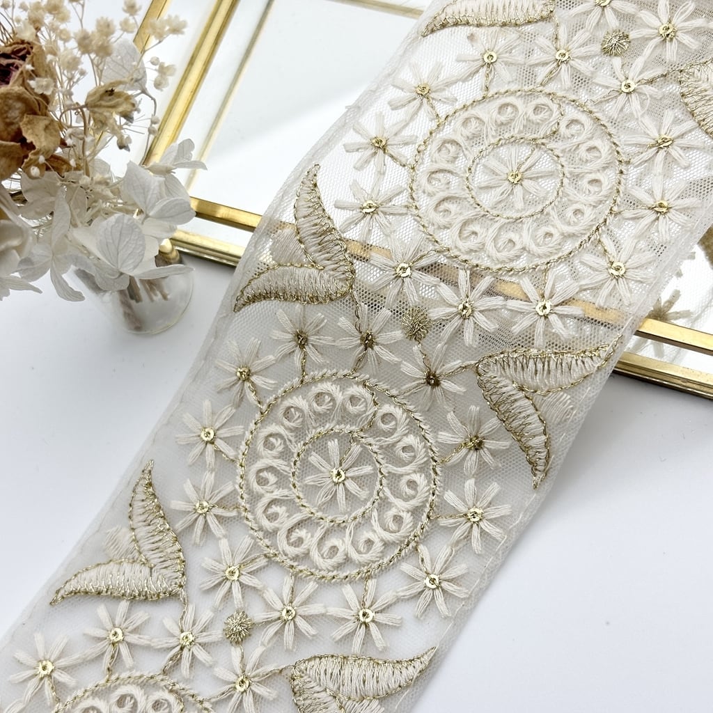 フローラルファンタジア [アイボリー］インド刺繍リボン ※確認事項あり