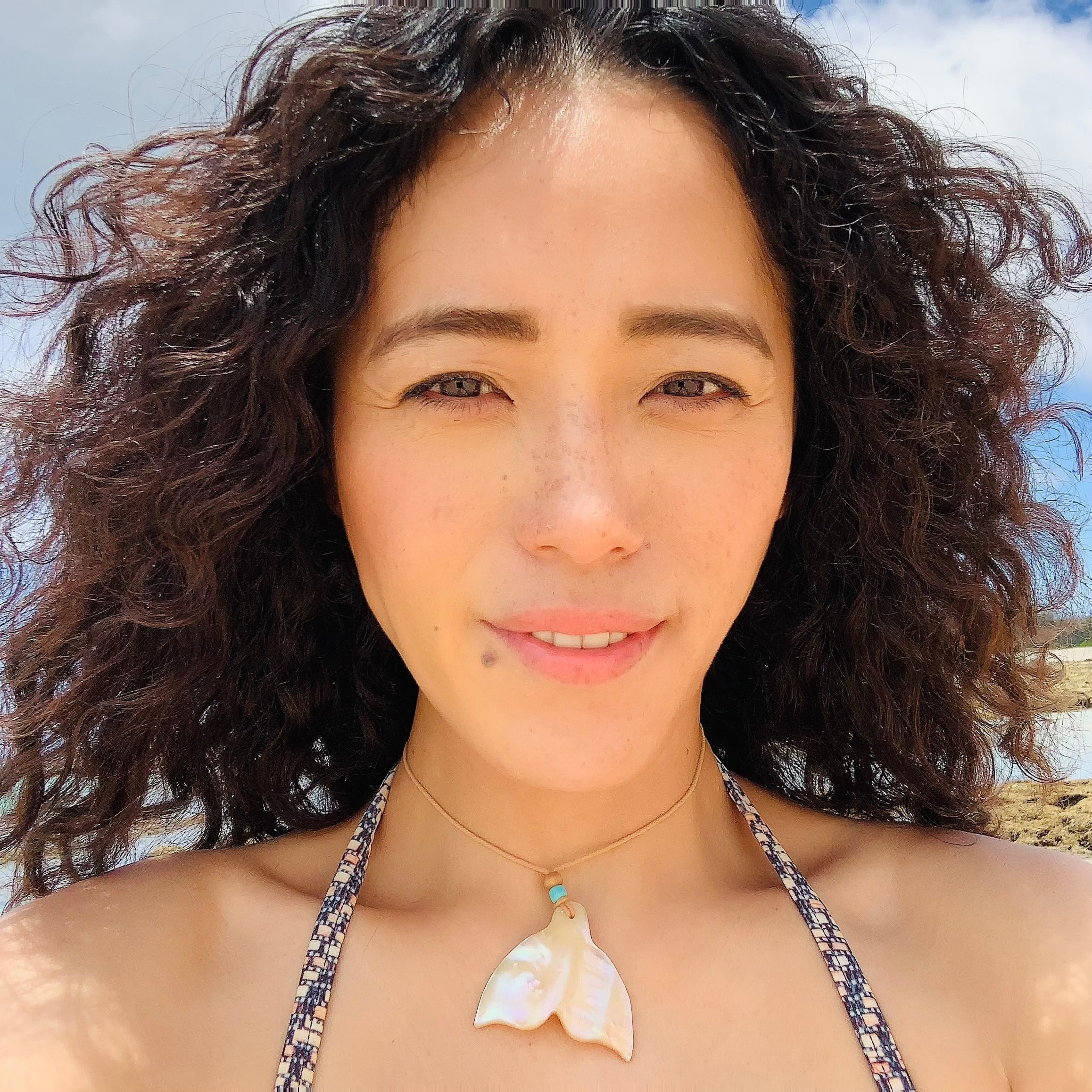 幸運のお守り」夜光貝ホエールテールネックレス | MAYRA