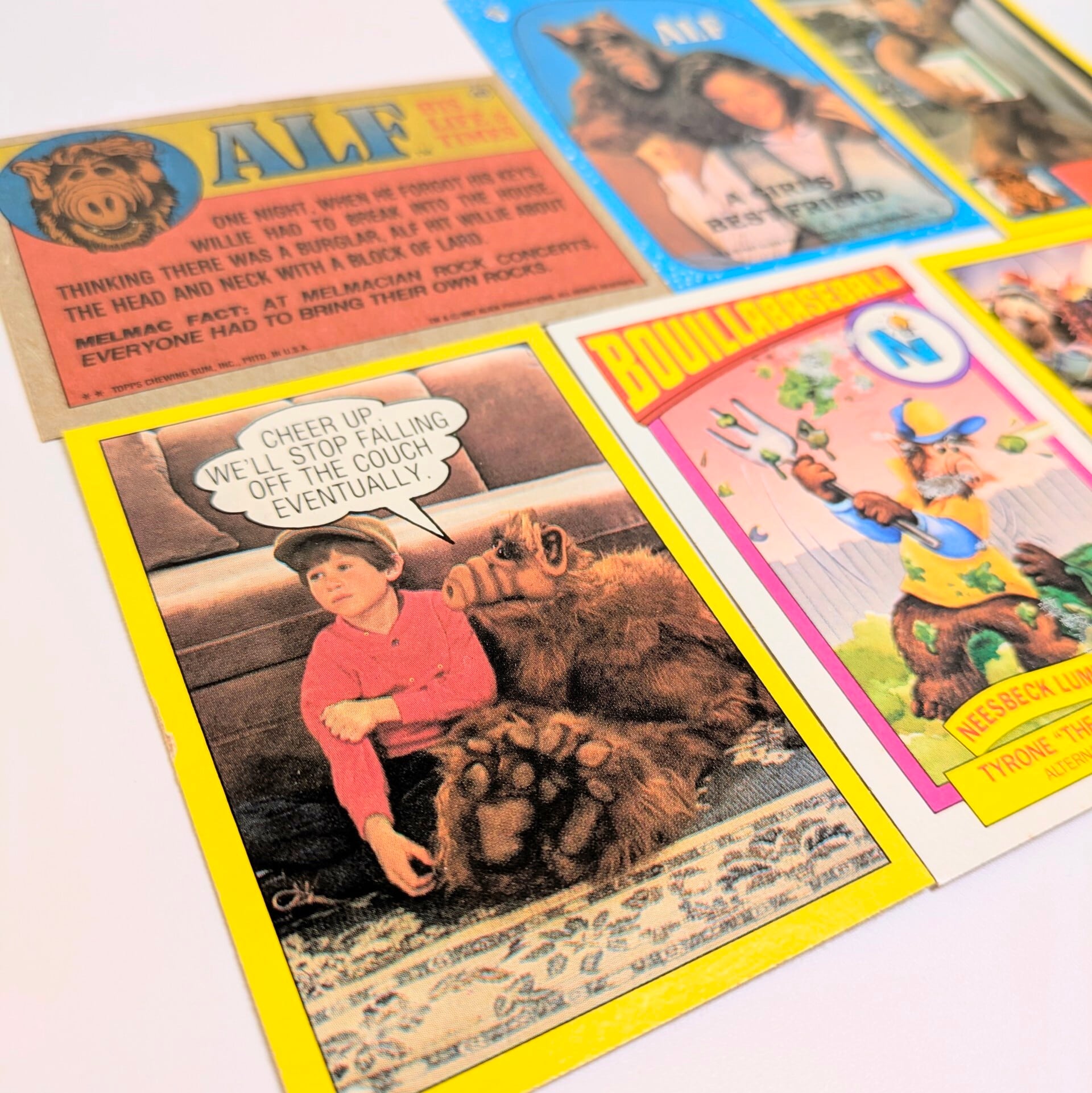 ☆送料無料！☆1987年製 Topps【 ALF（アルフ）Series 1 】VINTAGE トレーディングカード ステッカー 単品 （1個=5CARDS + 1STICKER）〚アメリカン雑貨 アメトイ〛