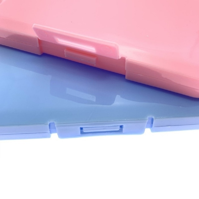 在庫限り マスク用品 マスクケース 選べる5色 制菌 抗菌 日本製 折りたたみ 持ち運び おしゃれ シンプル かわいい 二つ折り 携帯用 コンパクト マスク収納 マスクポーチ 男女兼用 メンズ レディース マスクケース 携帯用 不織布マスク 正方形 Aio Online Store