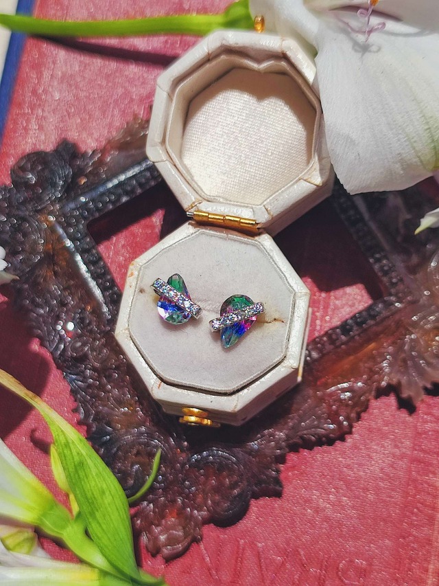 【MELTING COLORS DROP TEARS IRIS EARRING／（XX375） 】