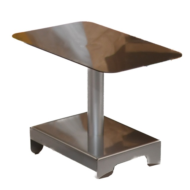 ステンレス製小品テーブル、花台　長方形型　165ｘ110ｘH135