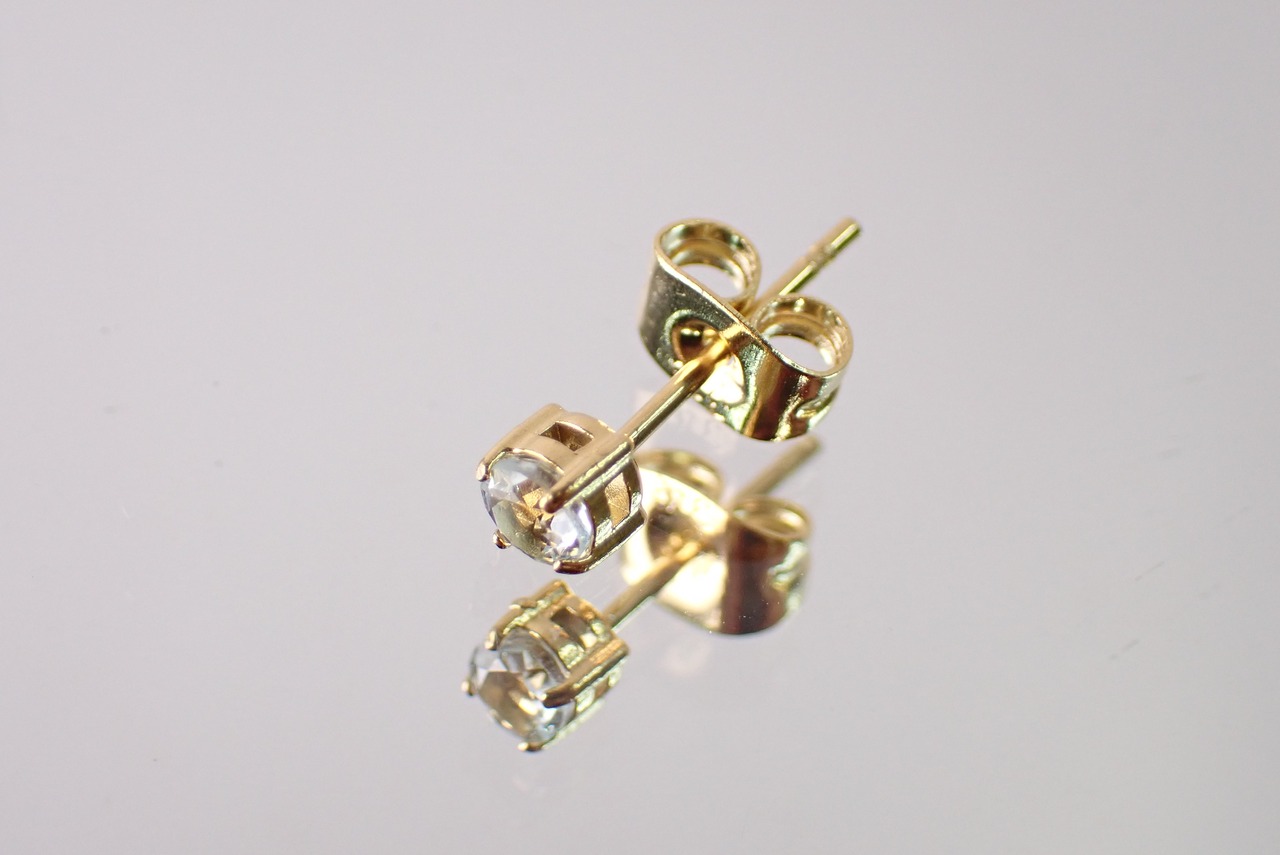 アクアマリンピアス　約3mm　[E10-81]