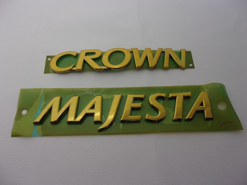 210系クラウン マジェスタ ( CROWN MAJESTA ) ゴールドエンブレム フロント＆リア4点　ミリ波レーダー無し車用 210系クラウン MAJESTA(マジェスタ) ゴールドエンブレム 文字