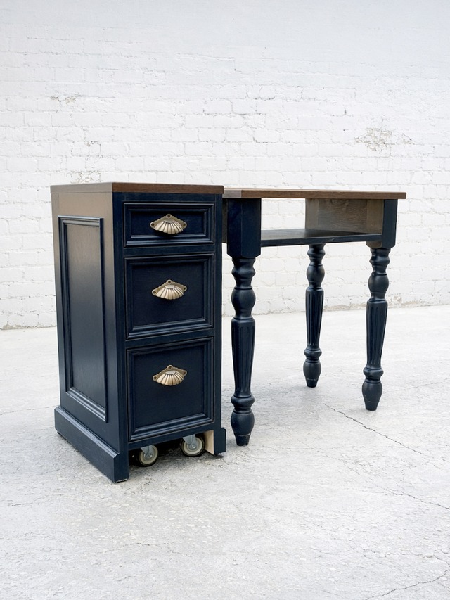 ネイルサロン向けアンティーク調ワゴン　ウォールナットメラミン天板　キャスター付き　W300×H750