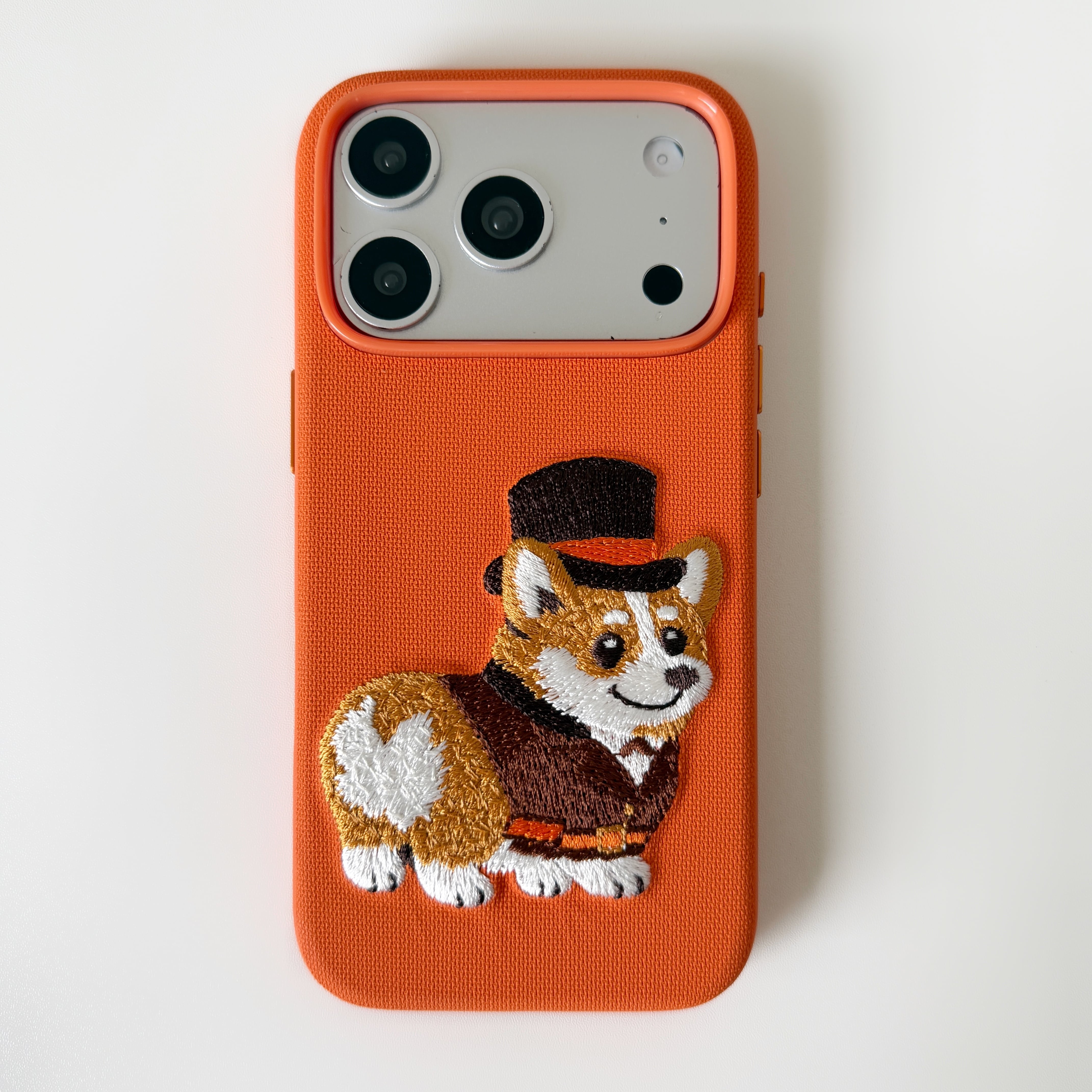 ワンちゃん 刺繍 iPhone 18 17 16 15 ケース ファブリック 耐衝撃
