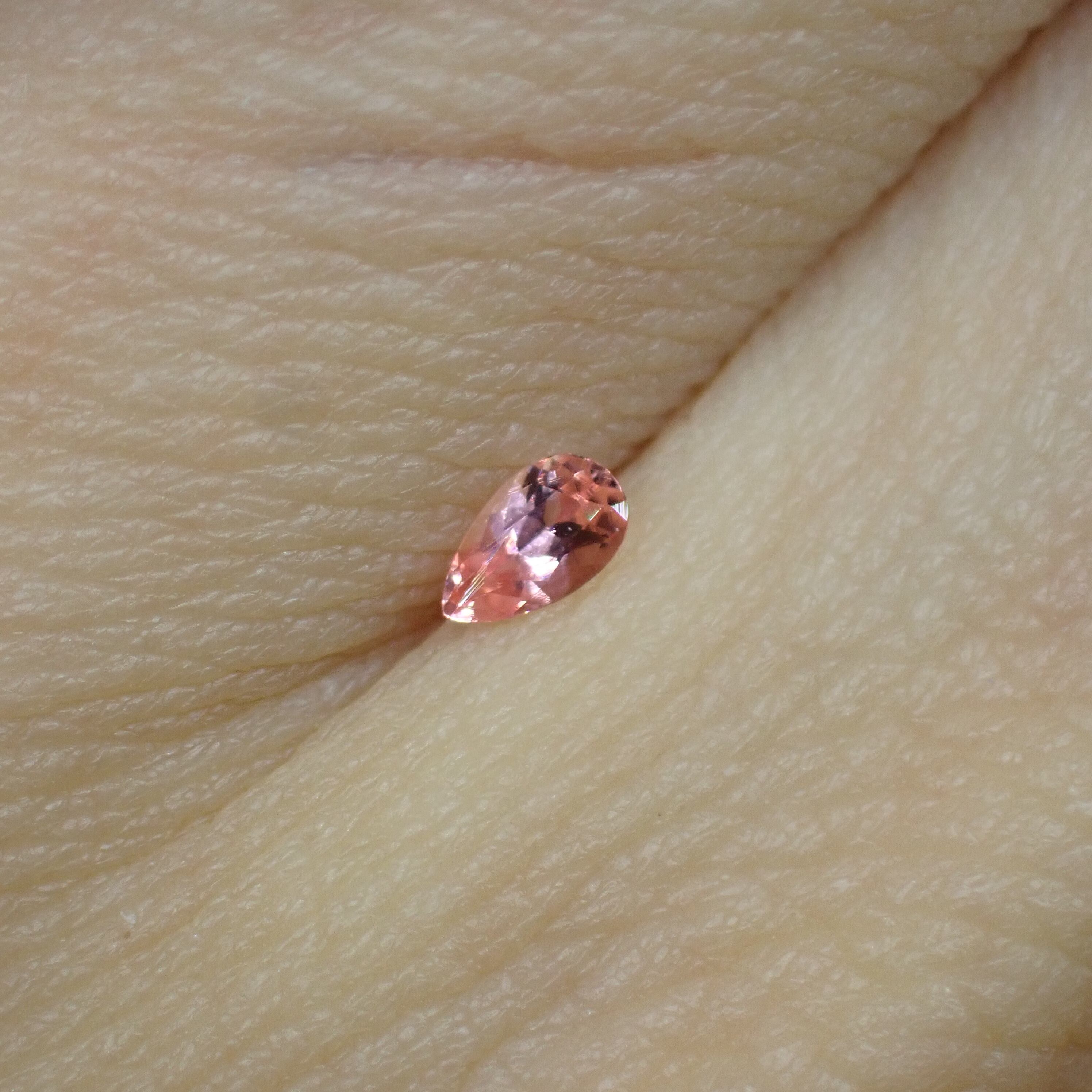 国内正規品 天然ヴェイリネナイト0.16ct【パキスタン】☆レアストーン