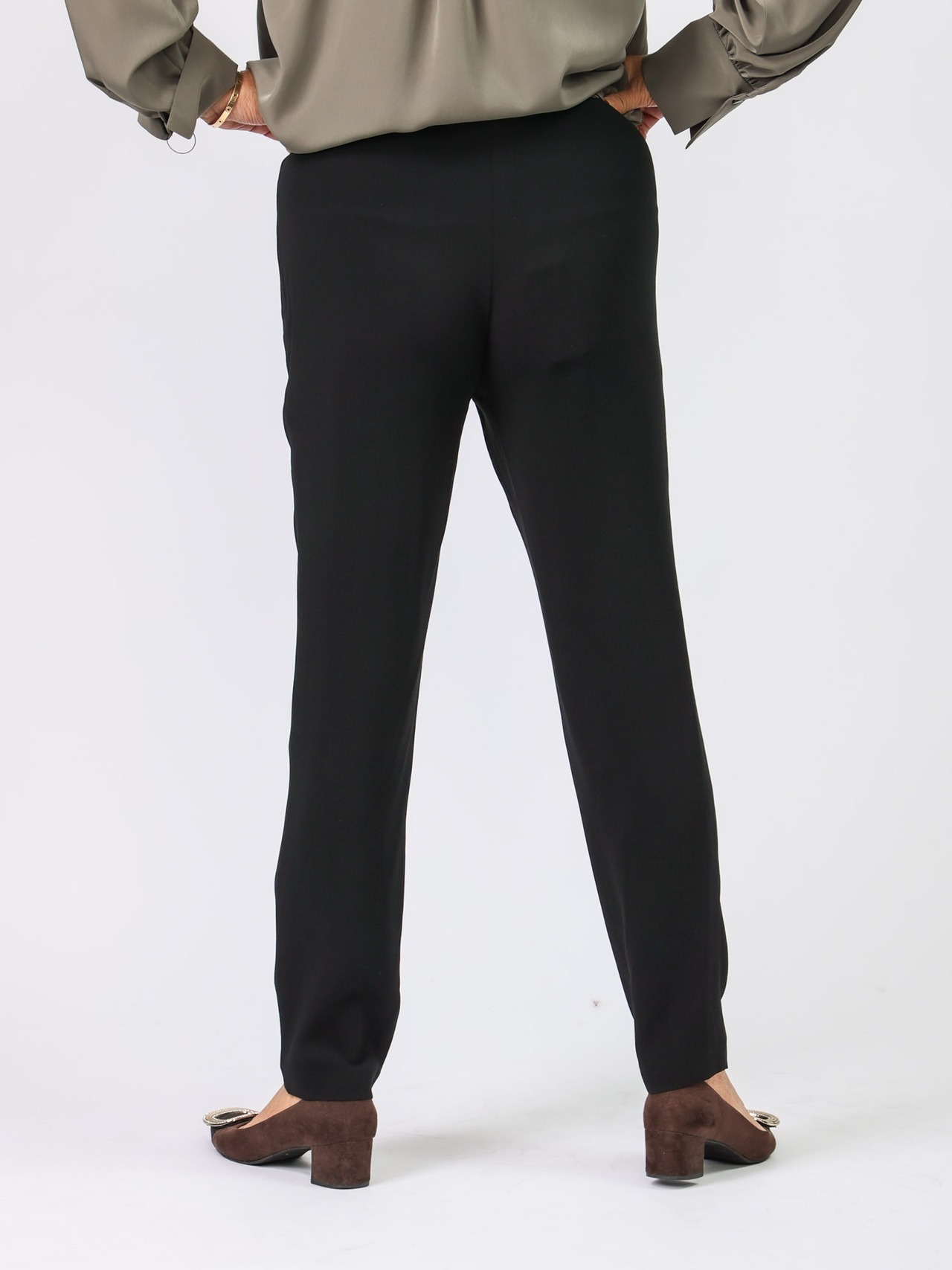 BEATRICE(定番テーパードパンツ）