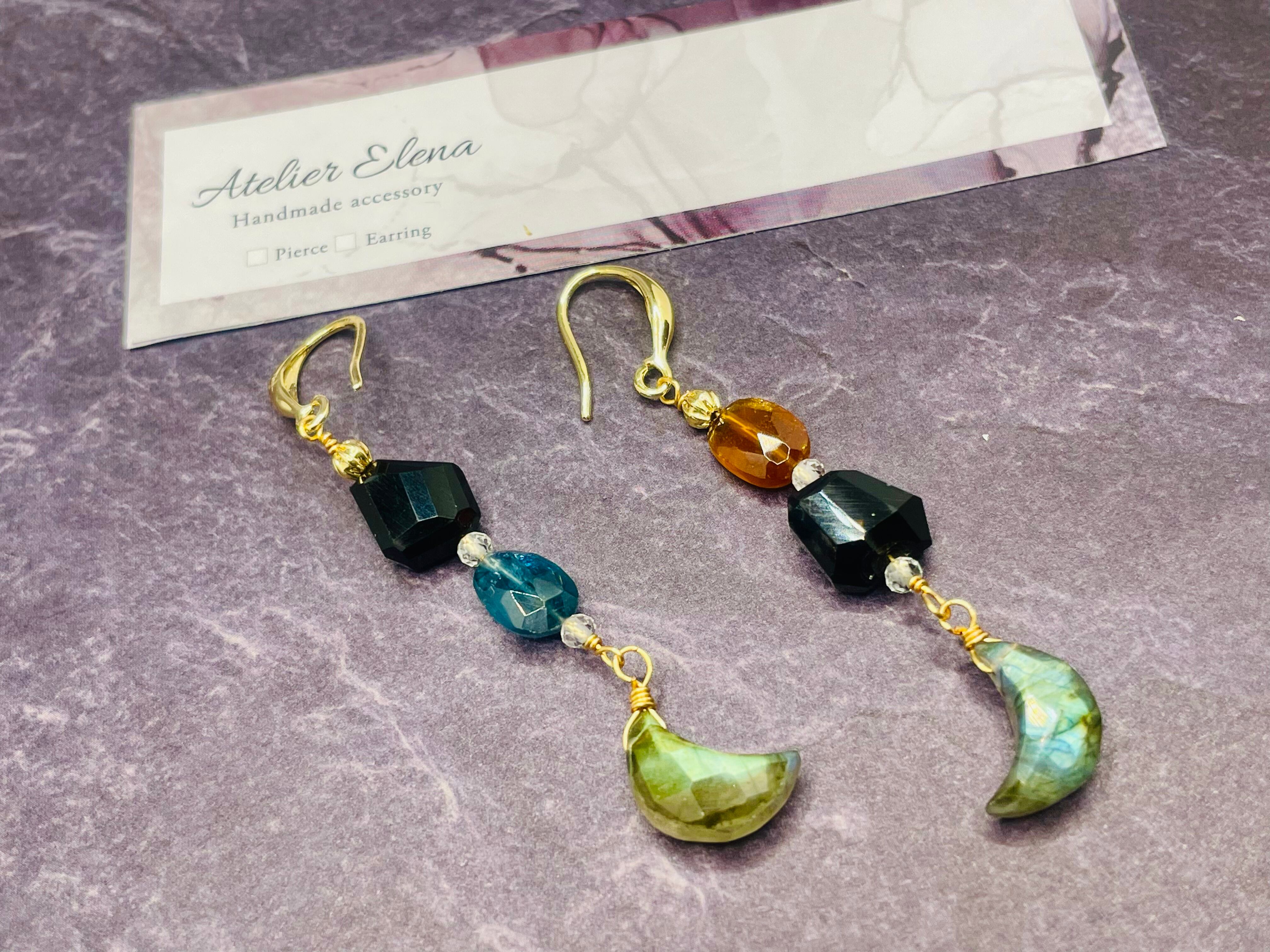 ラブラドライトのムーンピアス | 天然石アクセサリーとハーバリウムの 