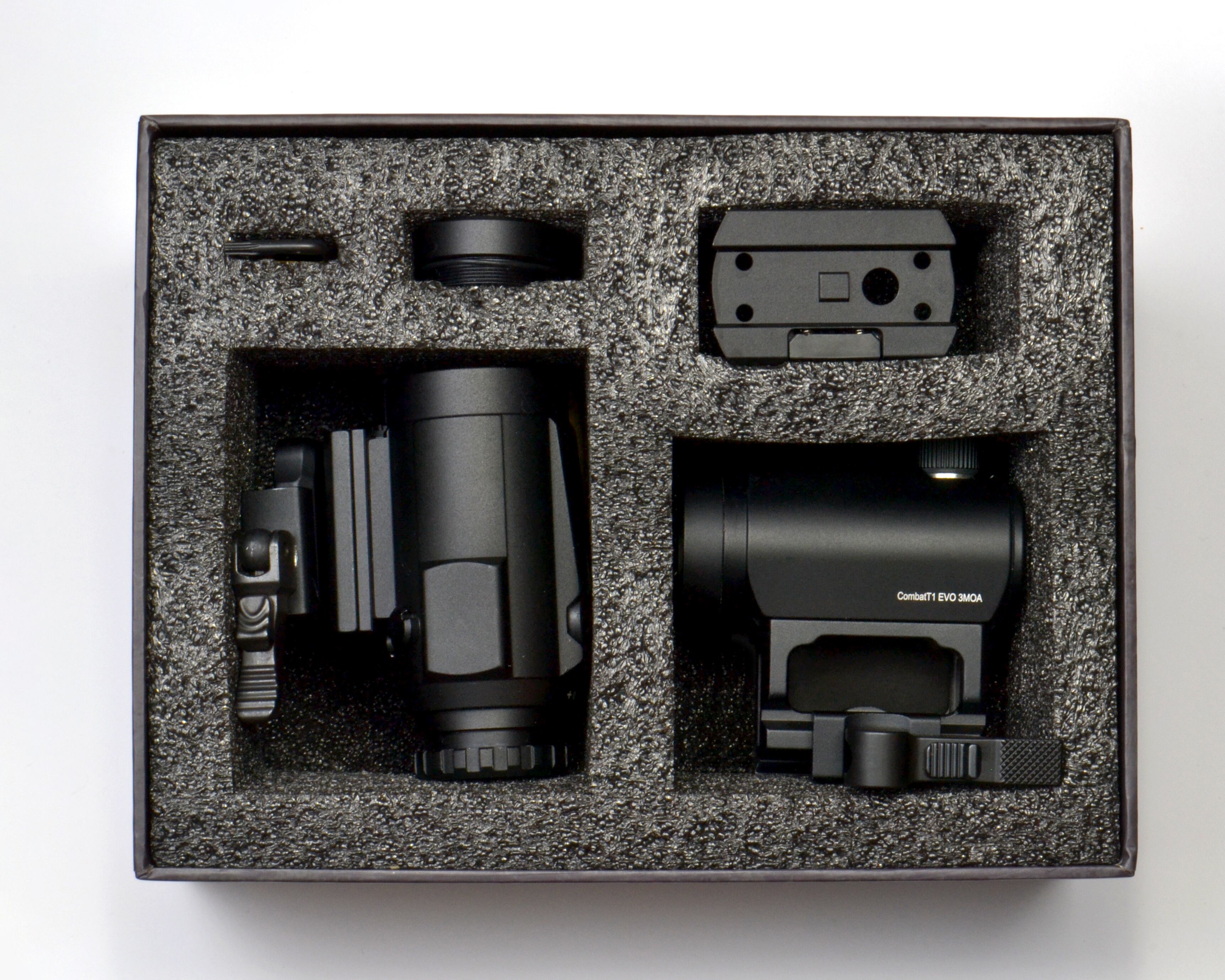 ノーベルアームズ COMBAT T1 ＋TACTICAL MAGNIFIER 3X TACTICAL MAGNIFIERとCOMBAT T1