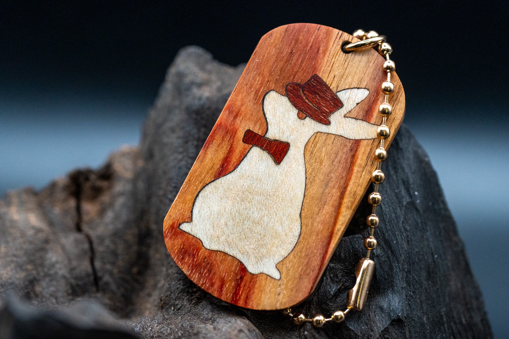 【 木材の女王】チューリップウッド ドッグタグ 象嵌 三月ウサギ