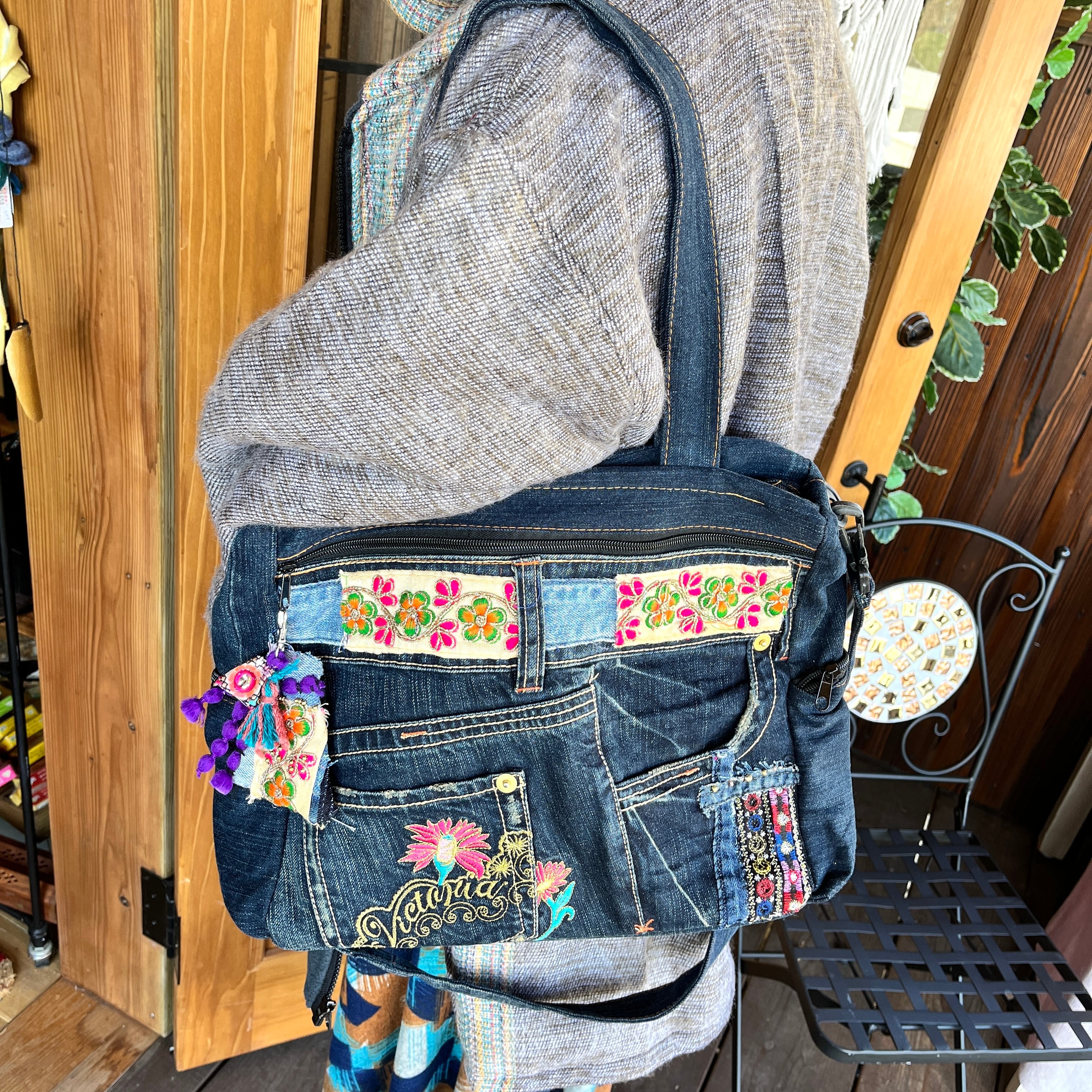 リメイクデニムバッグ チャーム付き | アジアン雑貨ルチュ 
