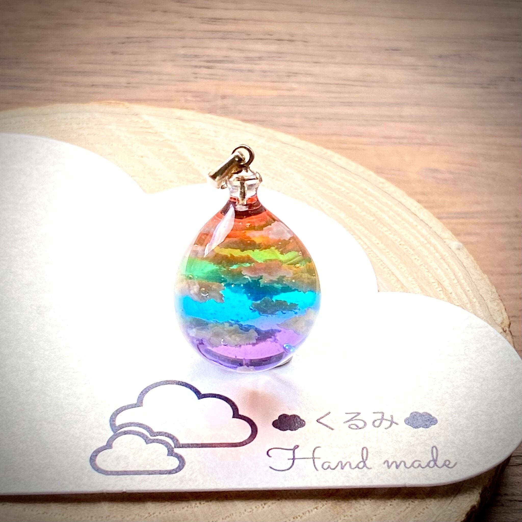空&雲ペンダント 風船型 虹色の空 D