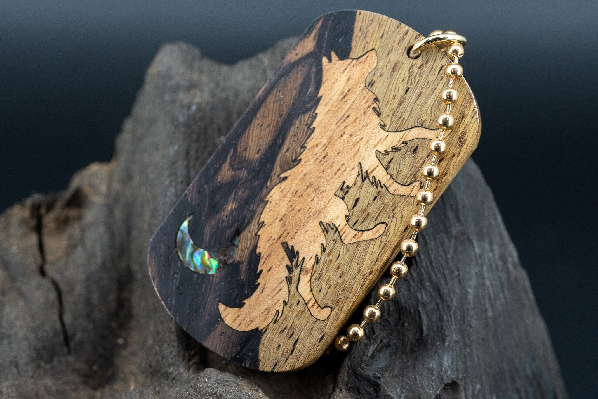 ※【 熱帯の黒き宝 】 ラオスブラック ドッグタグ 象嵌 闊歩