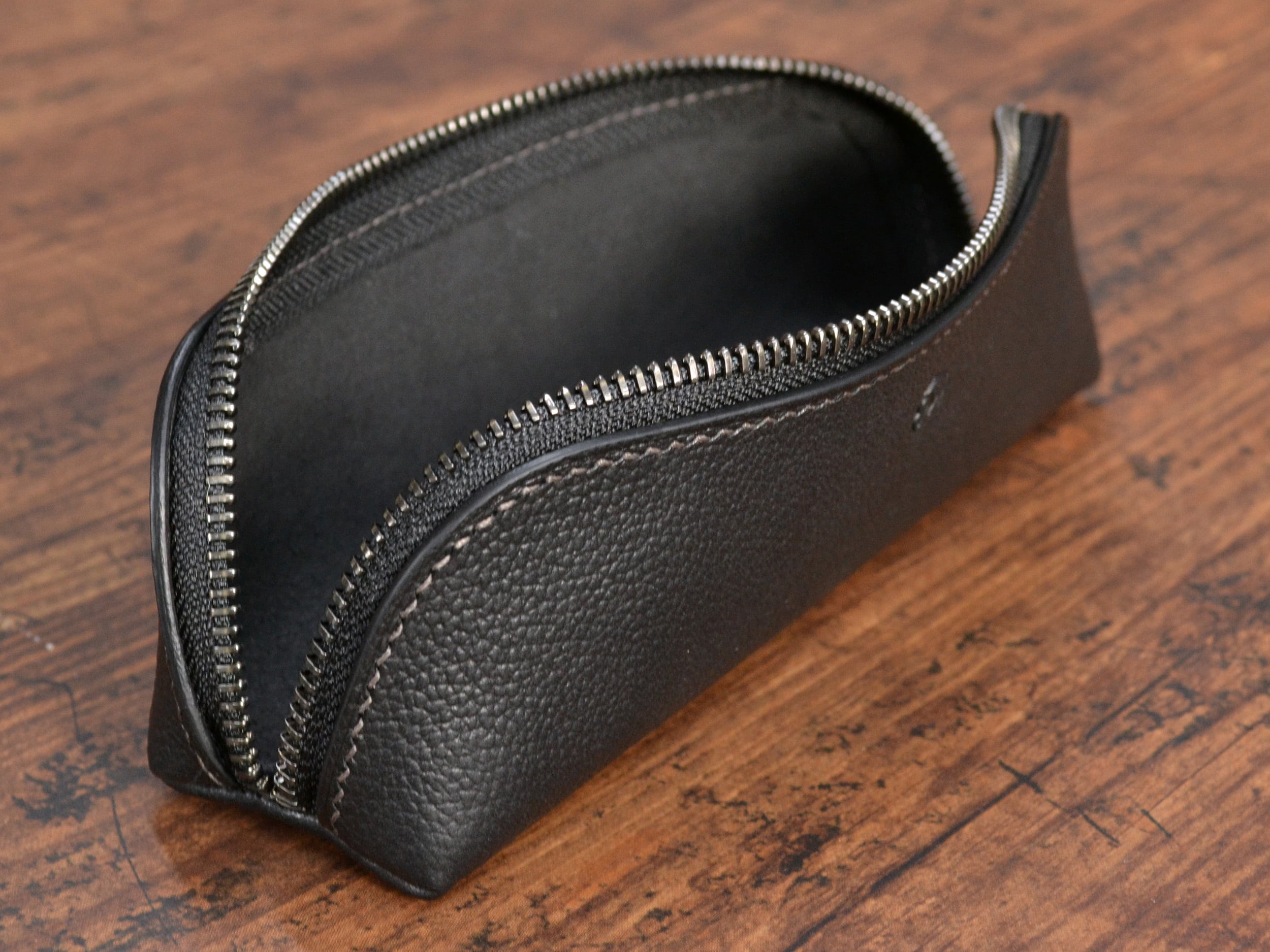 レザーのペンケースやトレイなど文房具の通販 Marubayashi