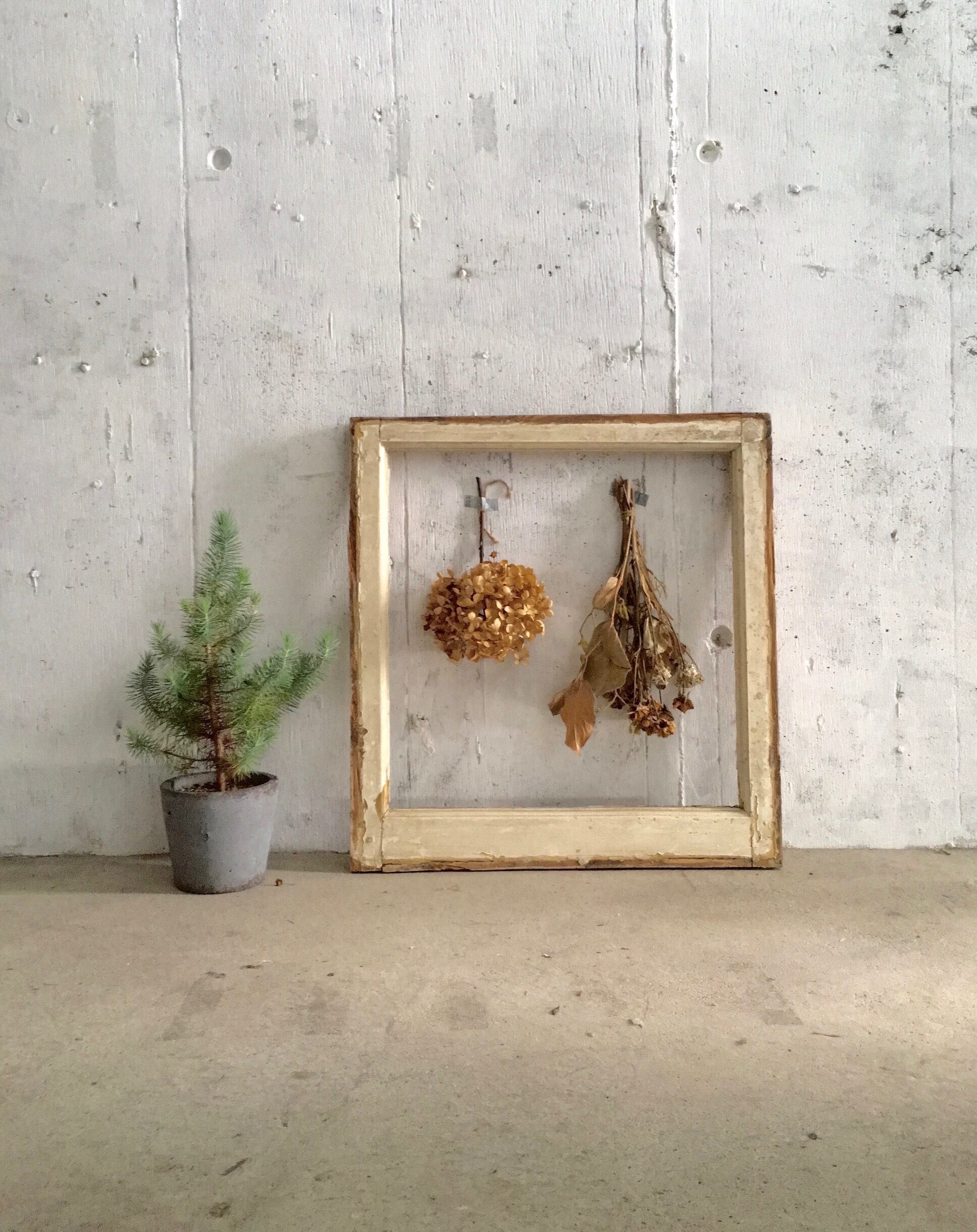 シャビーな白い木枠［古家具］ | giraffes craft