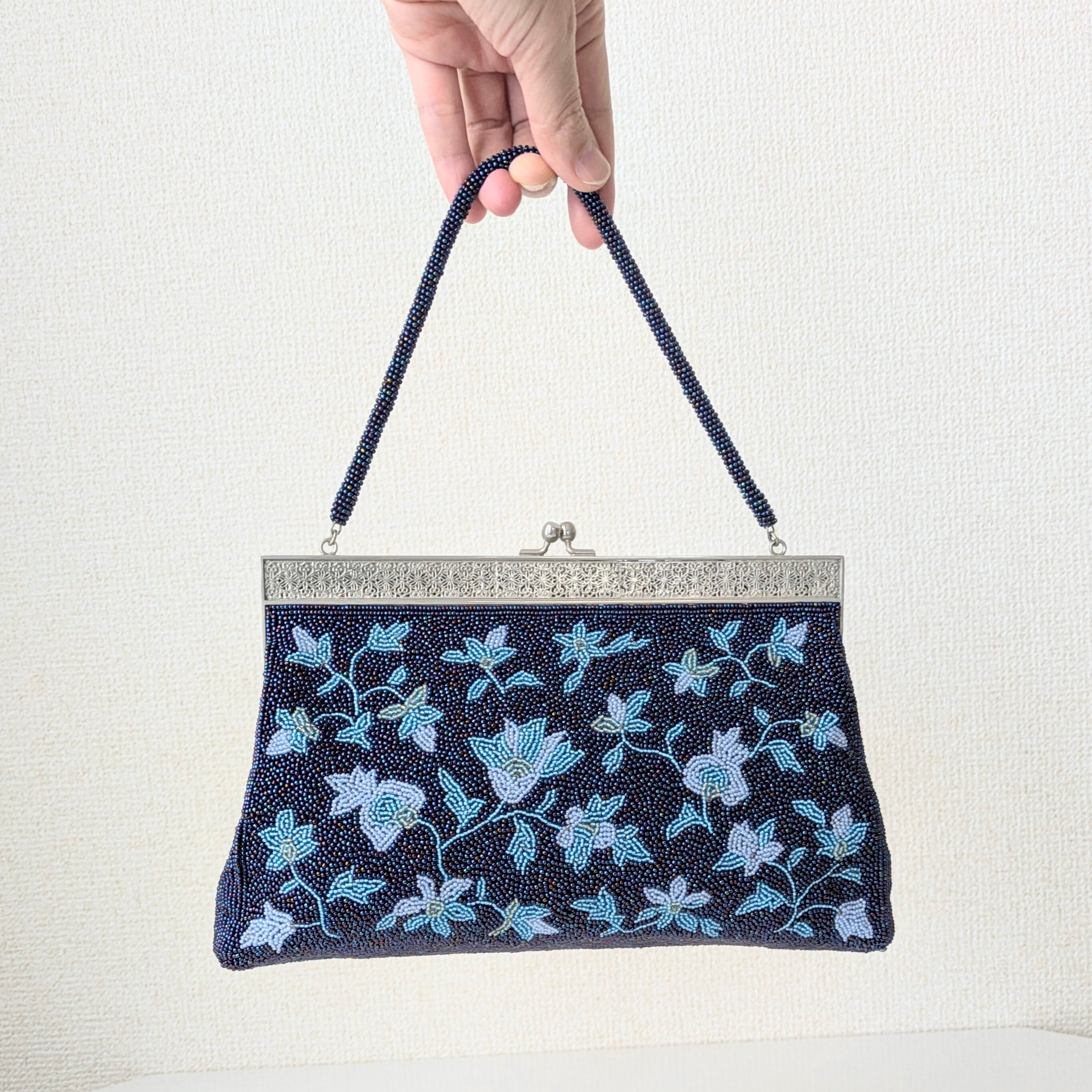 【Vintage】パーティバッグ クラッチ 和装 ビーズ ネイビー シルバー Vintage】ビーズ刺繍バッグ 青 花柄 パーティーバッグ クラッチバッグ