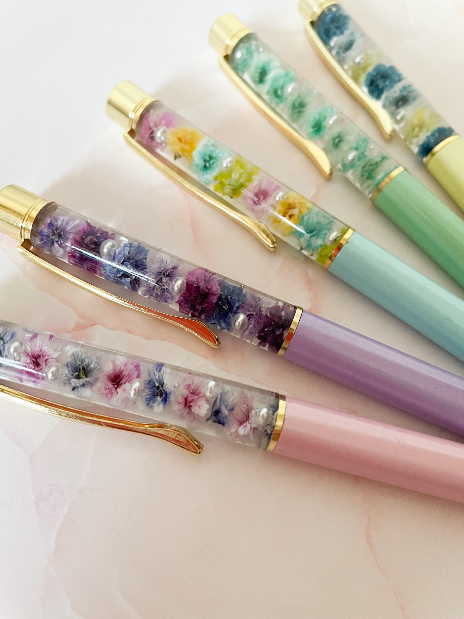 かすみ草のハーバリウムボールペン | kuyursoellin