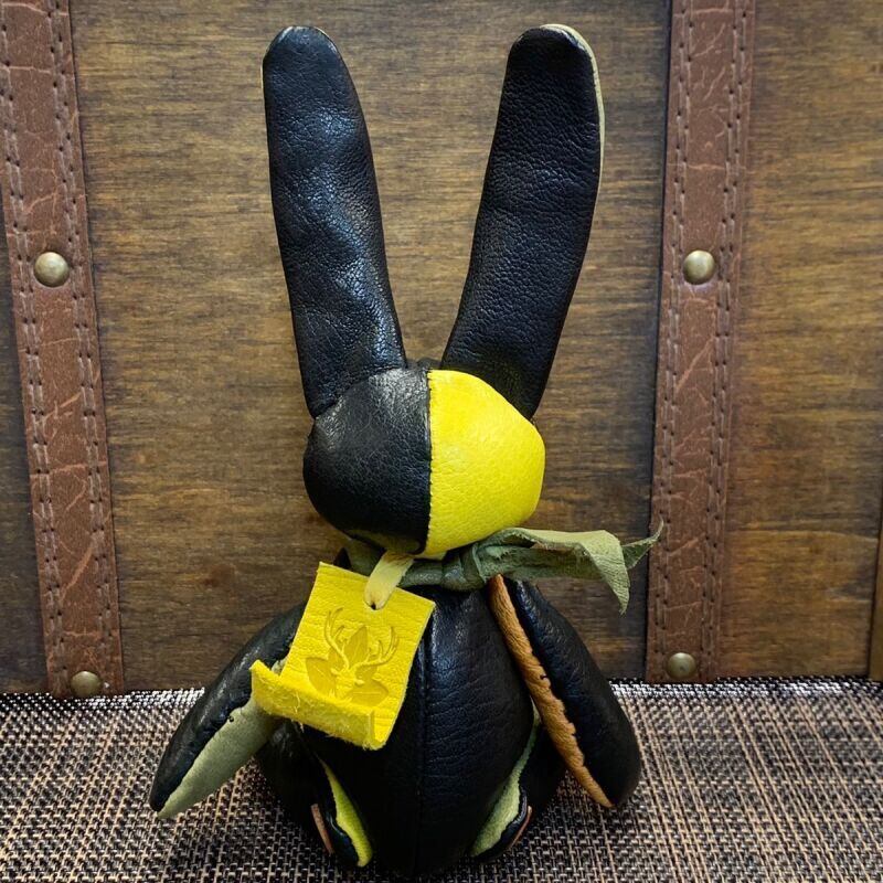 ジビエレザー鹿革ベルラビ★端革を使ってアップサイクル「ベルズラビット」写真の1点販売です　ブラック×カラフル系