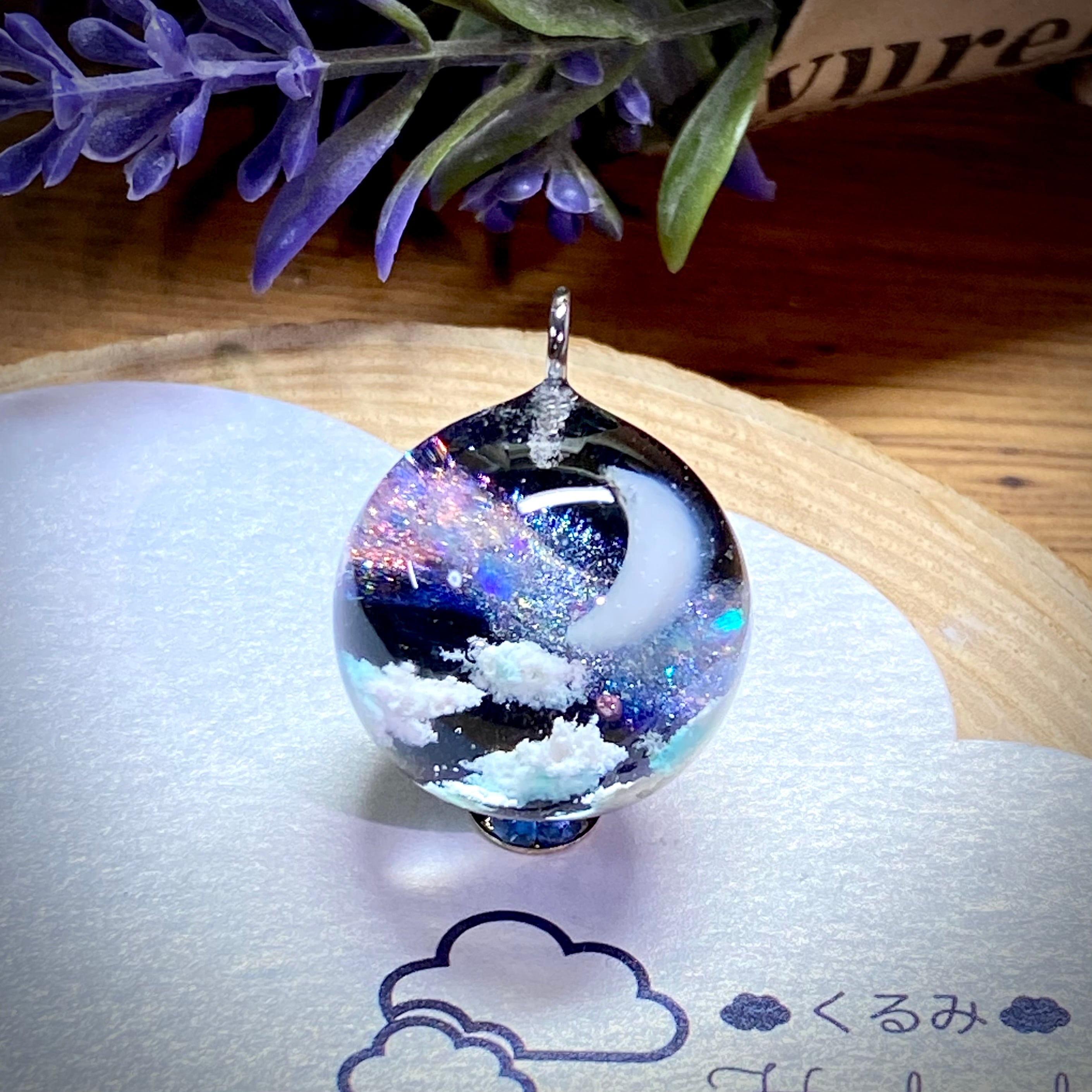 宇宙レジンペンダント  夜空 三日月と天の川  まん丸 20mm