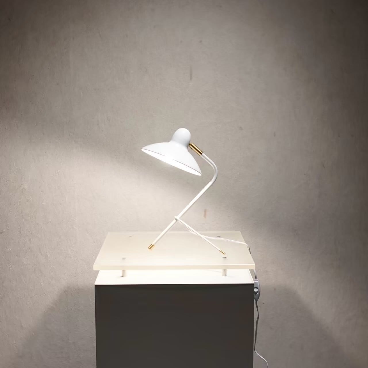 ウォターフォード 卓上ランプ（ホワイト）