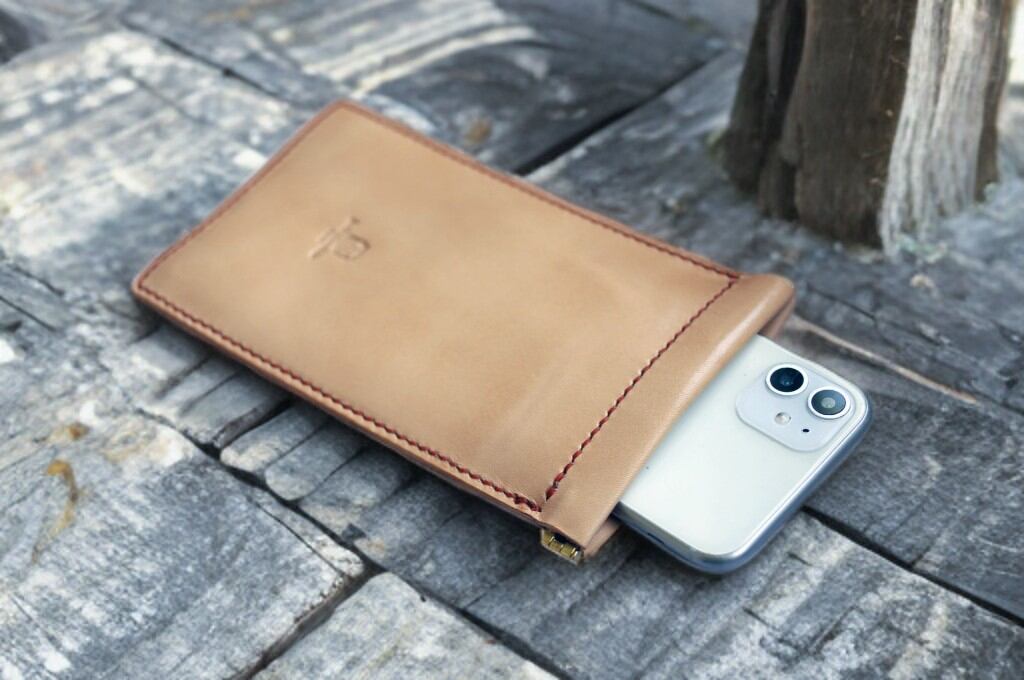 【受注製作】本革サドルレザーのバネ口スマホスリーブ