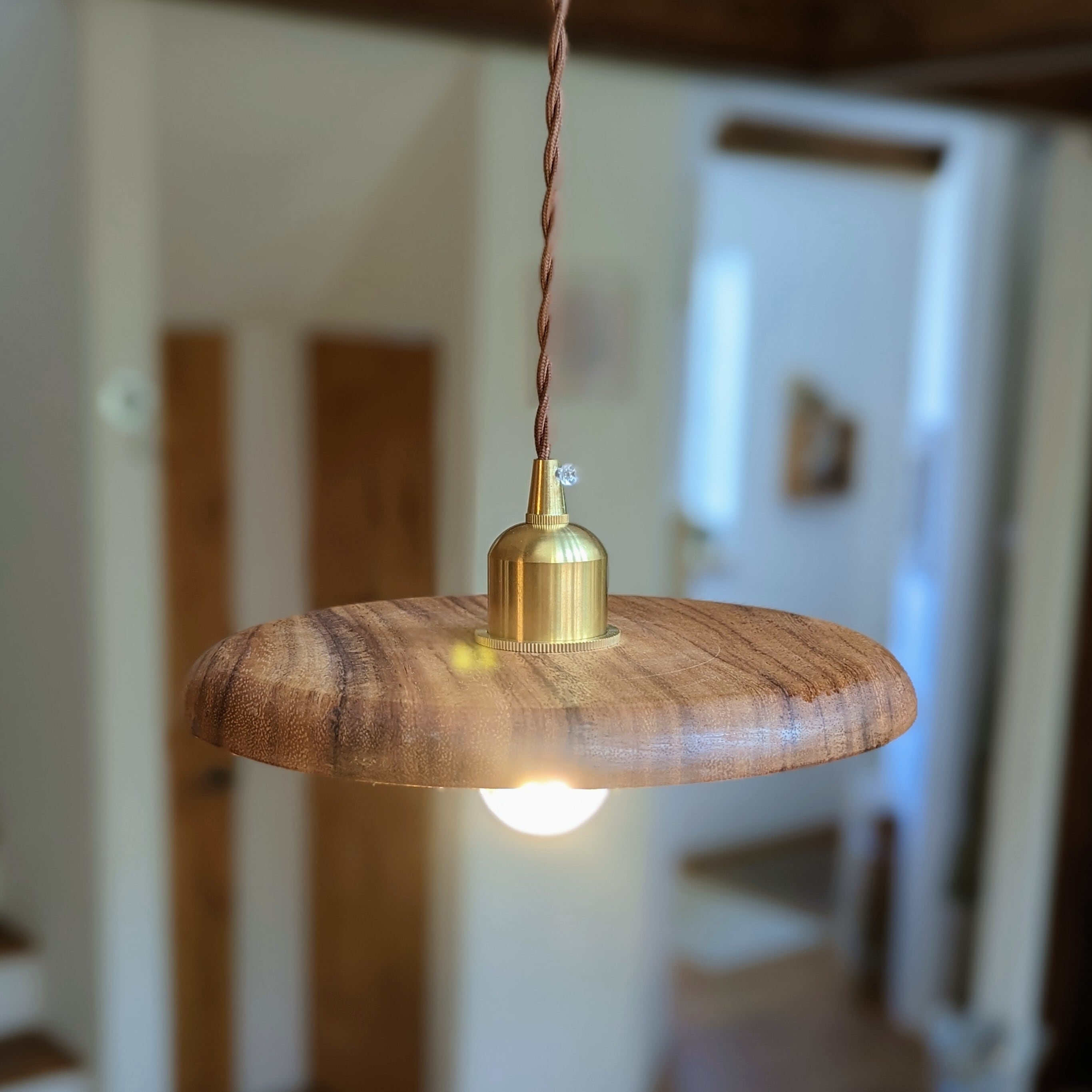 浅い木製シェードのペンダントライト【受注生産】 | Odoson Workshop