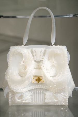 【Mame Kurogouchi】Transparent Sculptural Handbag - white -
